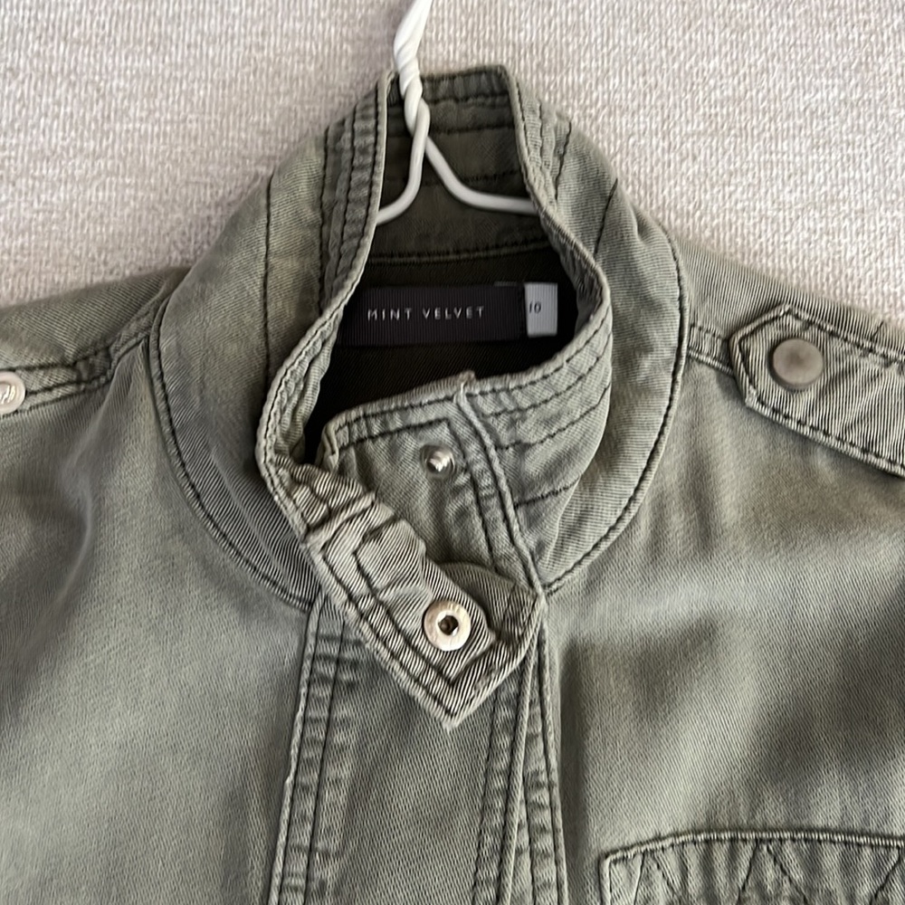 Size small top - Picture 3 of 3